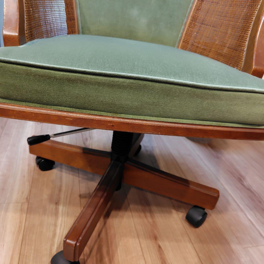 高級グリーンファブリックのデスクチェア