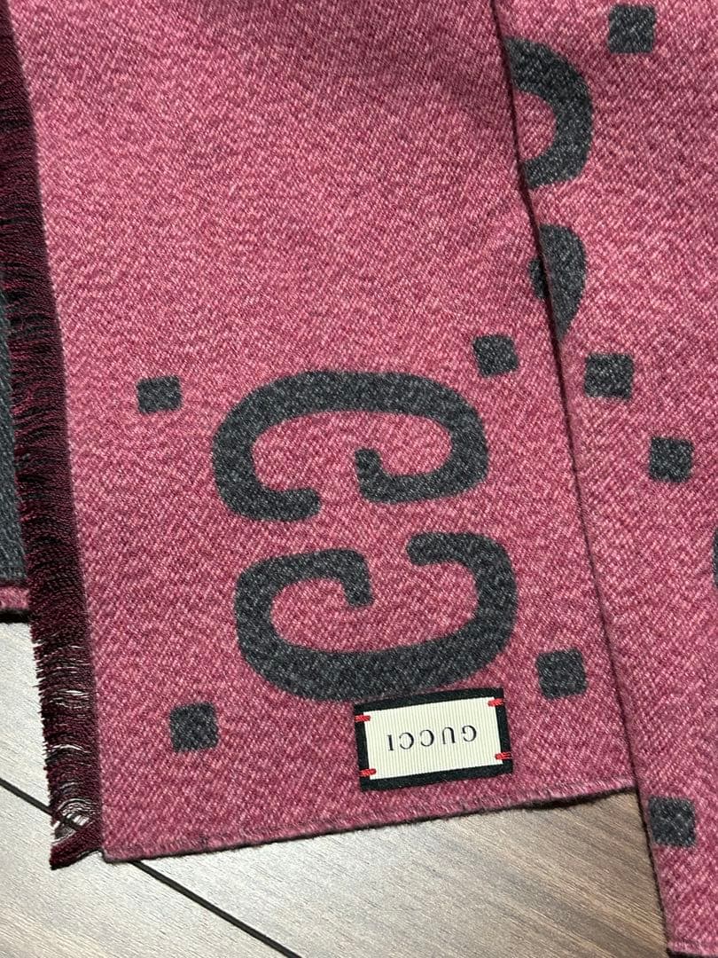 GUCCI ロゴ入りマフラー 37 x 190 cm 紙袋、箱なし