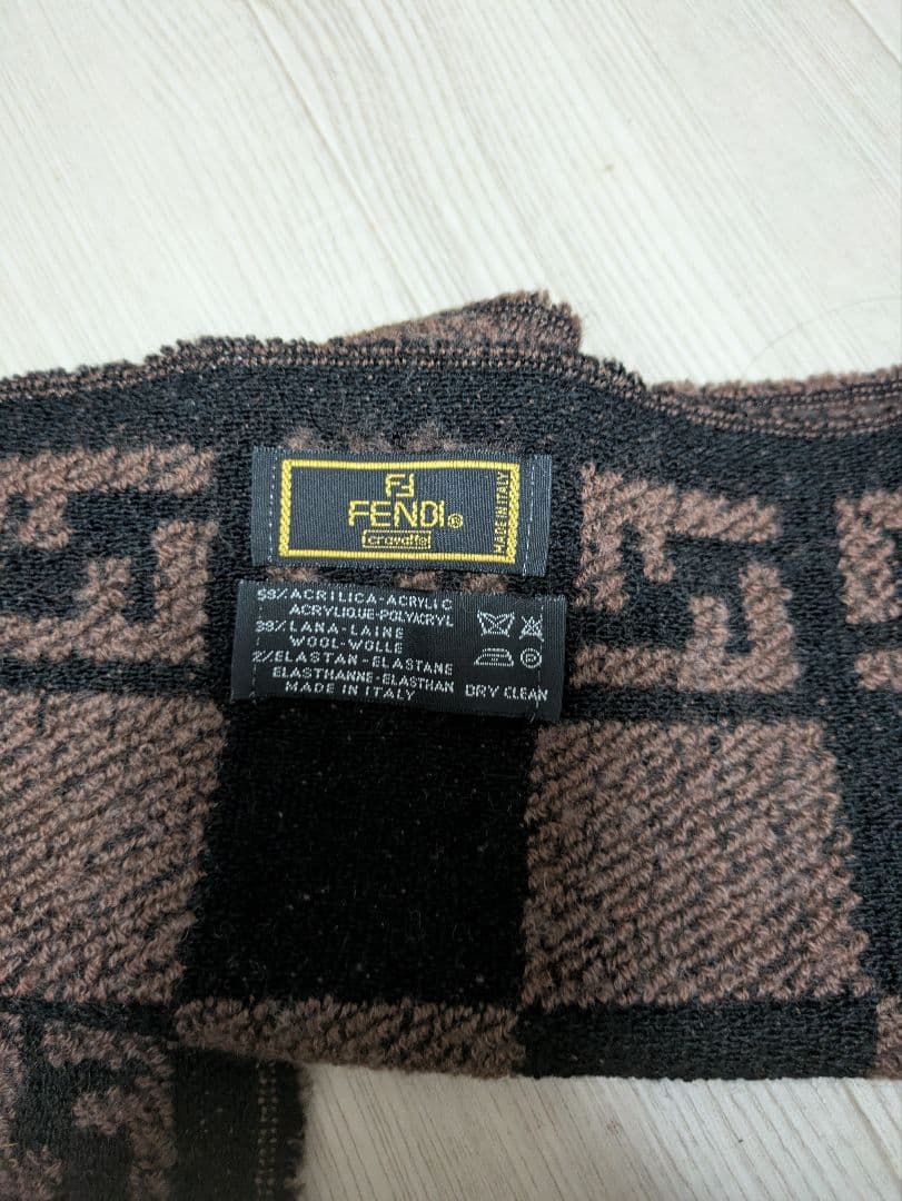 数回使った暖かいFENDI チェック柄マフラー ブラウン/ブラック