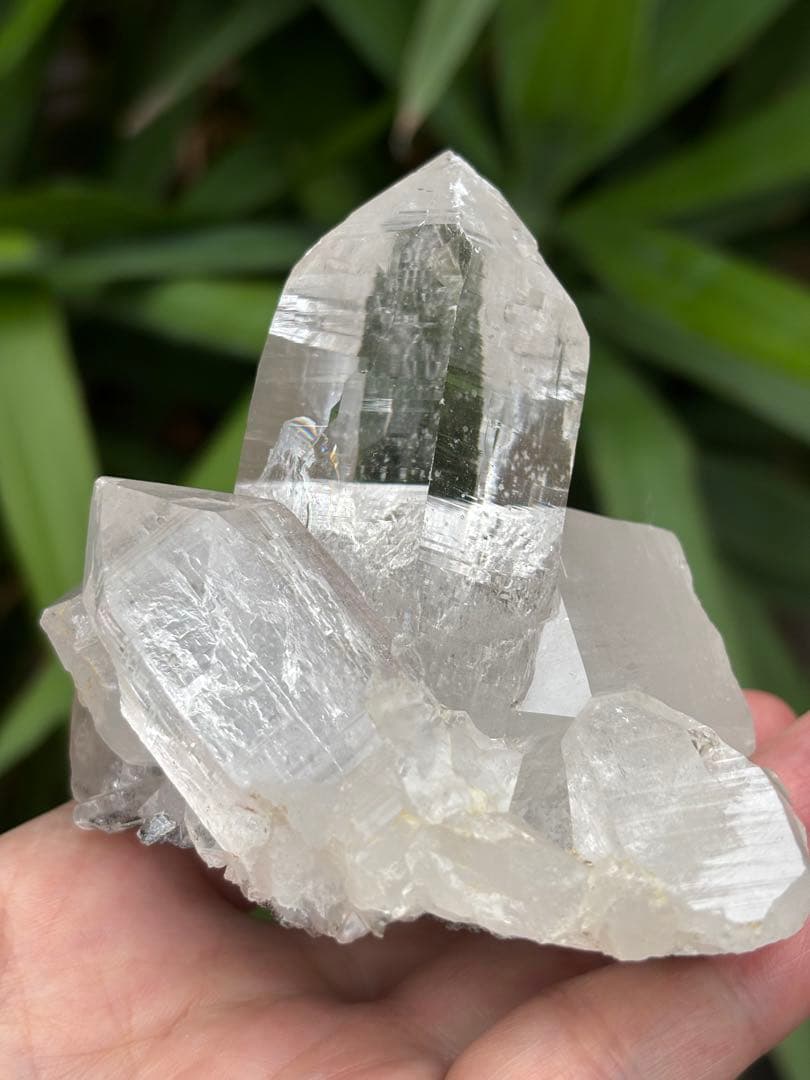 インド　マニハール産　マニハール水晶クラスター431g 　透明度　照りツヤ　虹有