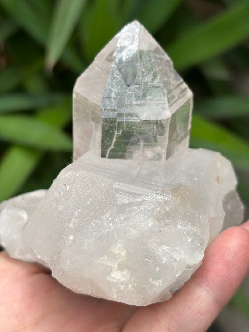 インド　マニハール産　マニハール水晶クラスター431g 　透明度　照りツヤ　虹有