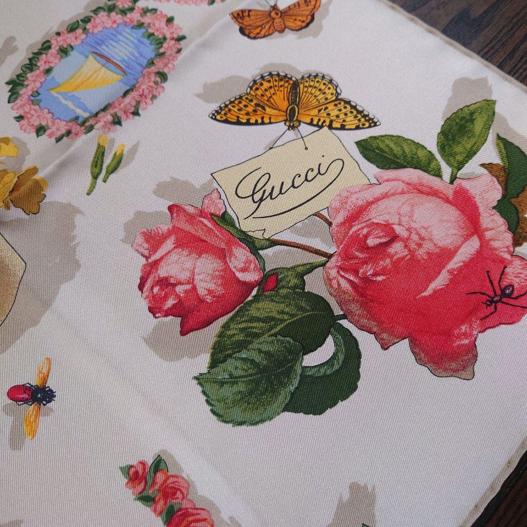 GUCCI　スカーフ　フローラル柄　シルク100%