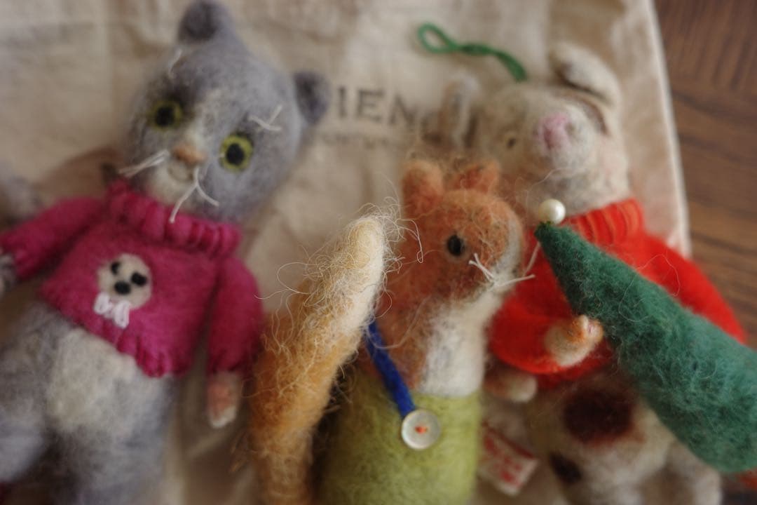 イギリス羊毛フェルト作家のぬいぐるみ　ねこ◦りす◦ぶたちゃんたち3点セット