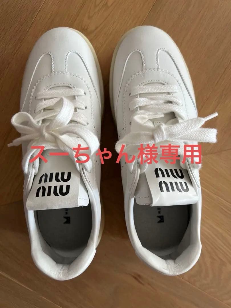 miumiuレザースニーカー厚底