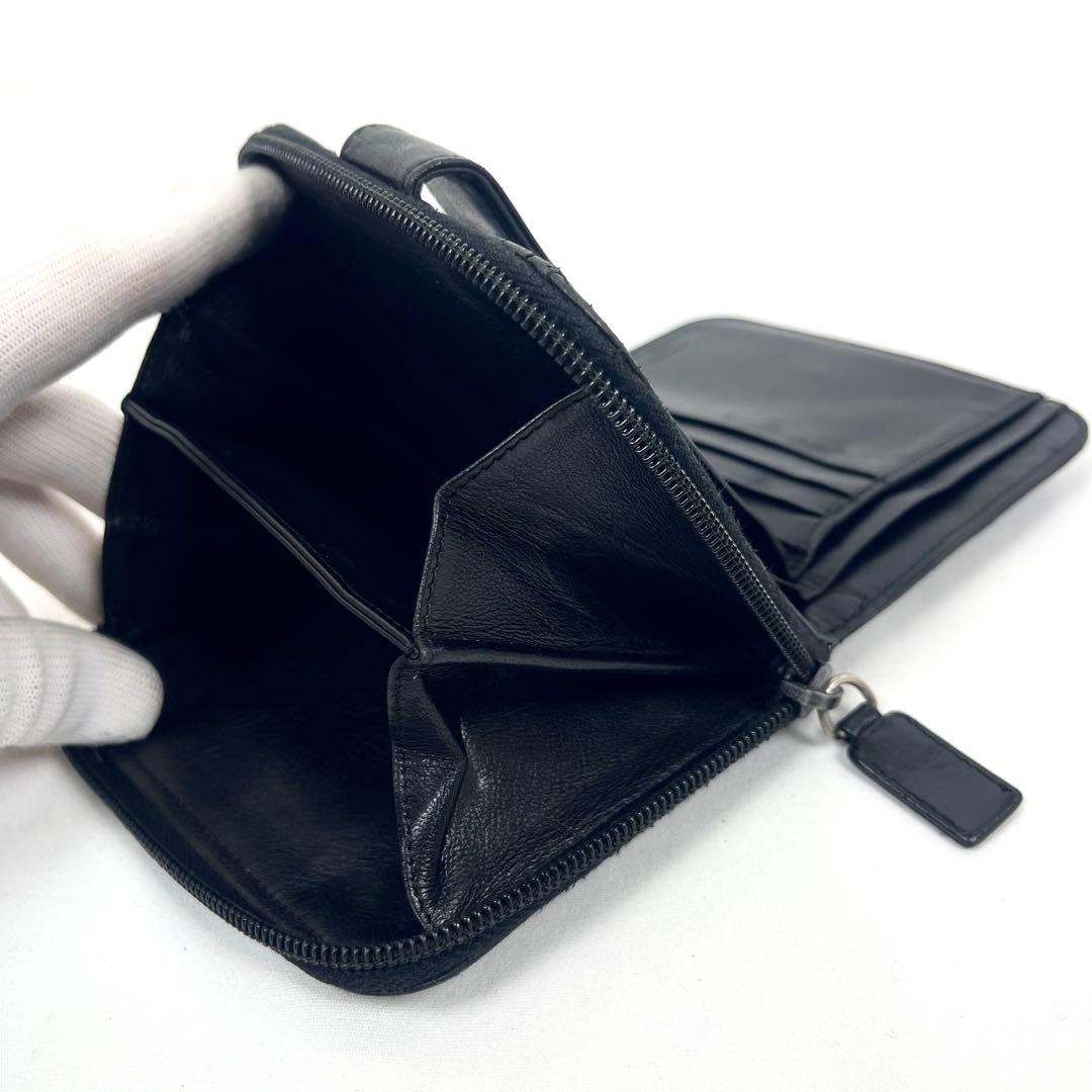 プラダ　二つ折り財布　ラウンドファスナー　三角ロゴプレート　レザー　ブラック