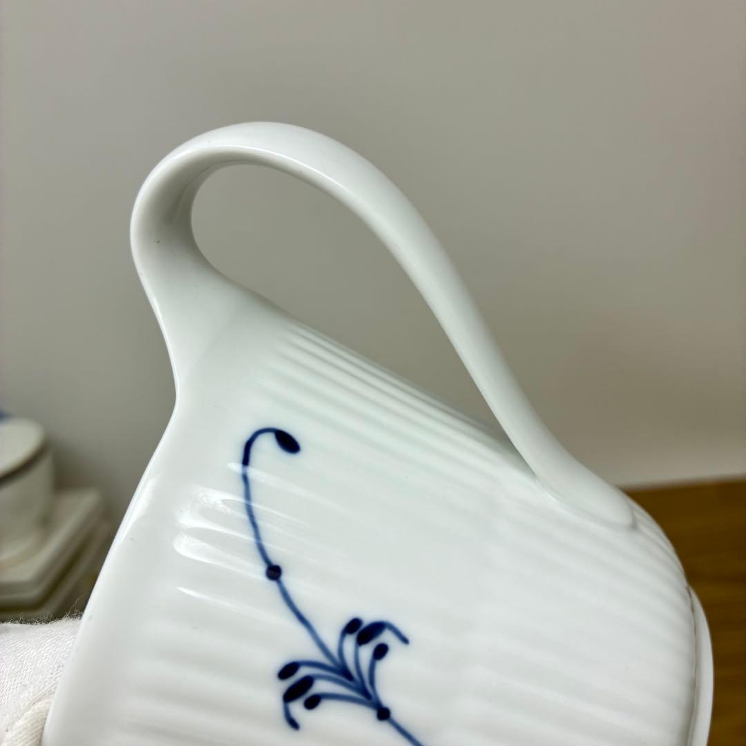 ロイヤルコペンハーゲン ブルーフルーテッド アルファベットマグ M イニシャルN