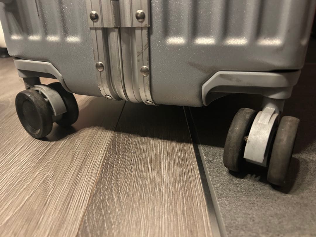 【店頭完売・3千円引・送料込】Anyzip軽量シルバーキャリーケース90ℓ