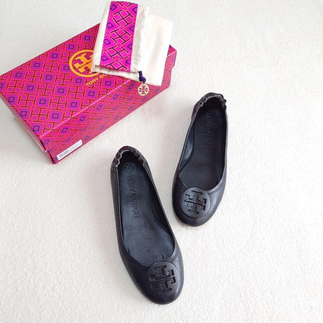 トリバーチ　パンプス