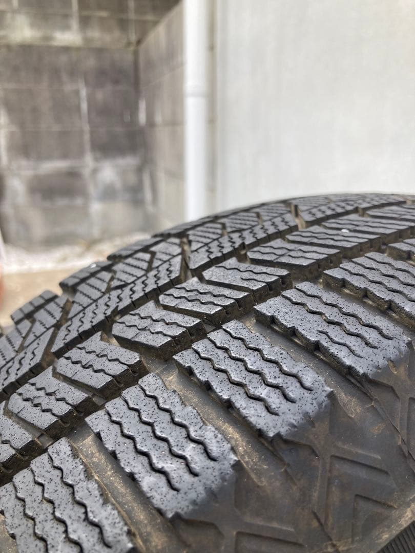 2022年製スタッドレスタイヤ 195/65 R15 4本セット引取限定