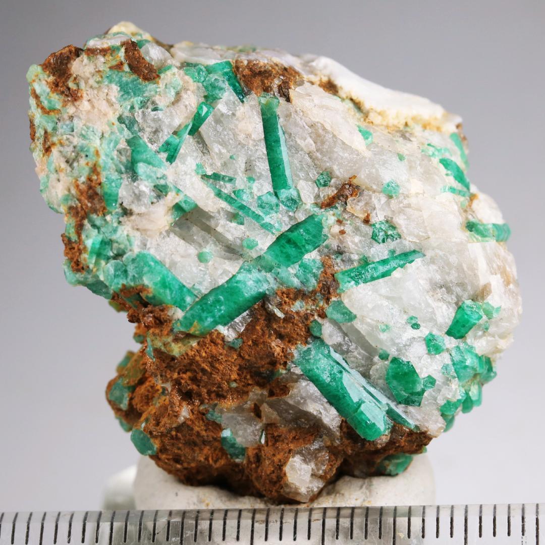 緑柱石 エメラルド ⑨ / アフガニスタン産 / 原石 天然石 翠玉 緑玉