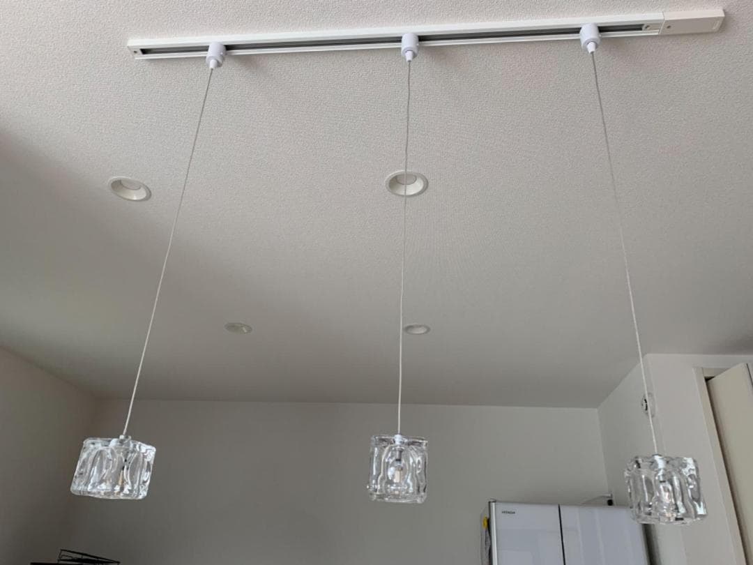 ガラスキューブ型ペンダントライト　氷のような透明感