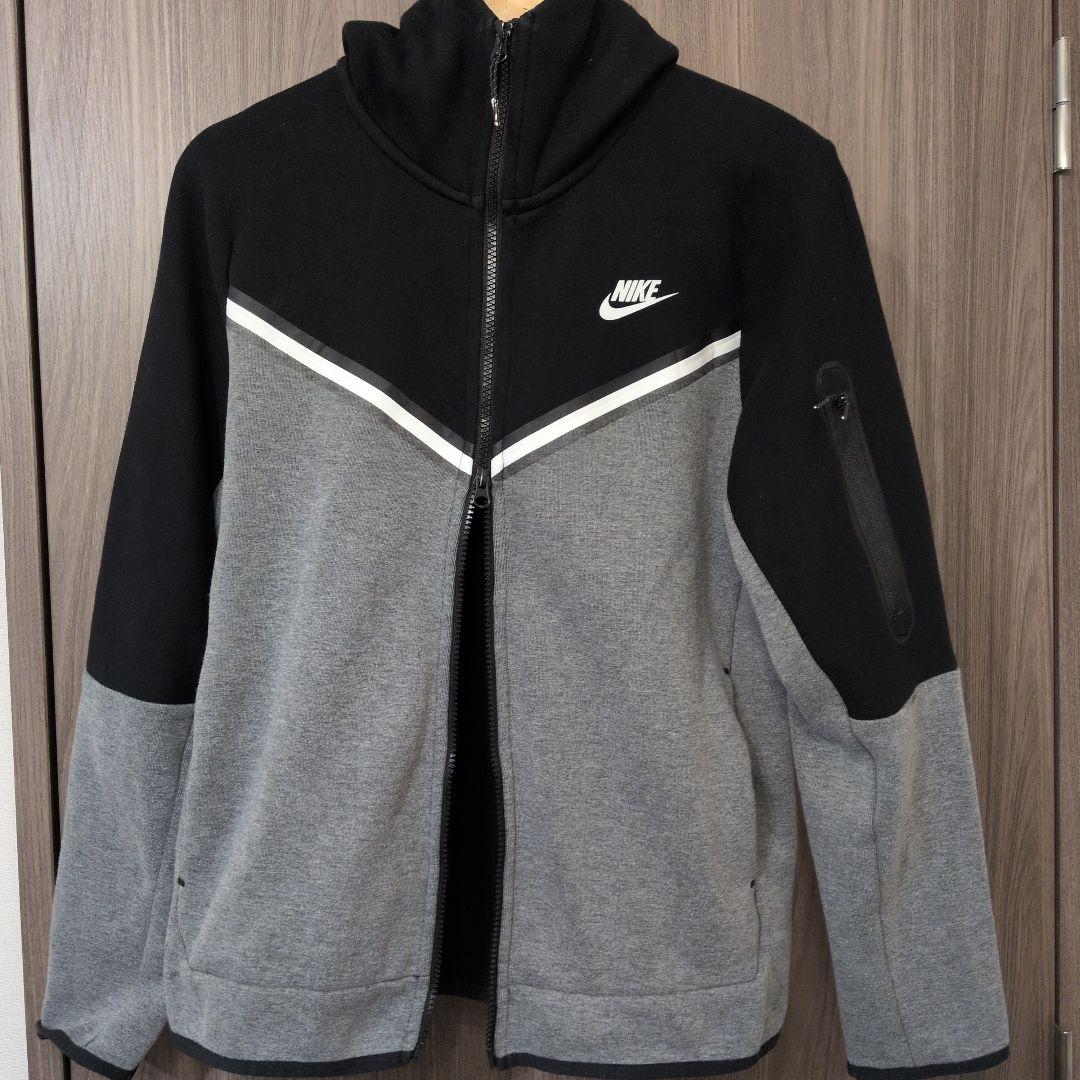 海外限定色　NIKE テックフリースパーカー