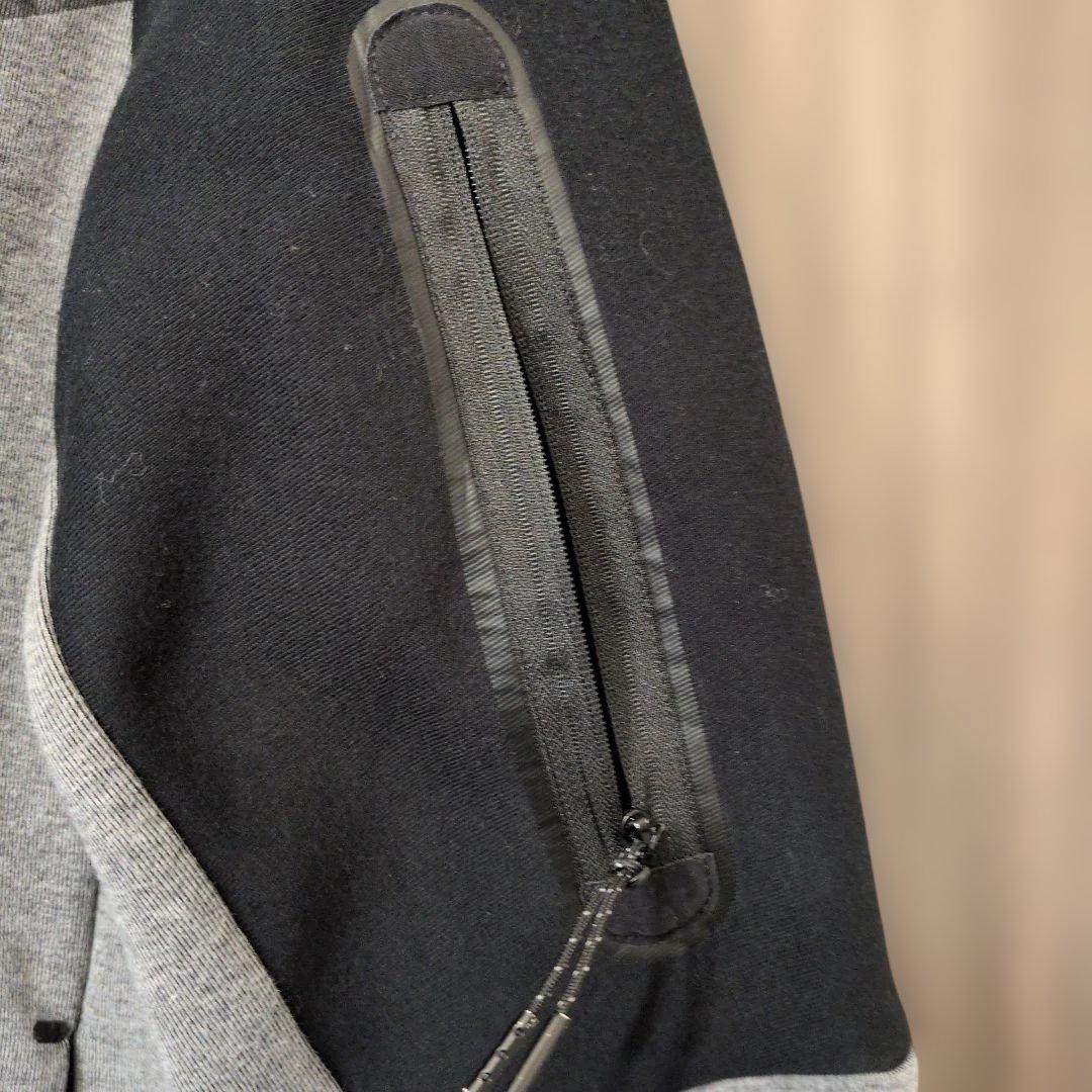 海外限定色　NIKE テックフリースパーカー