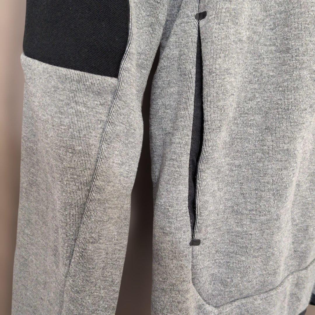 海外限定色　NIKE テックフリースパーカー