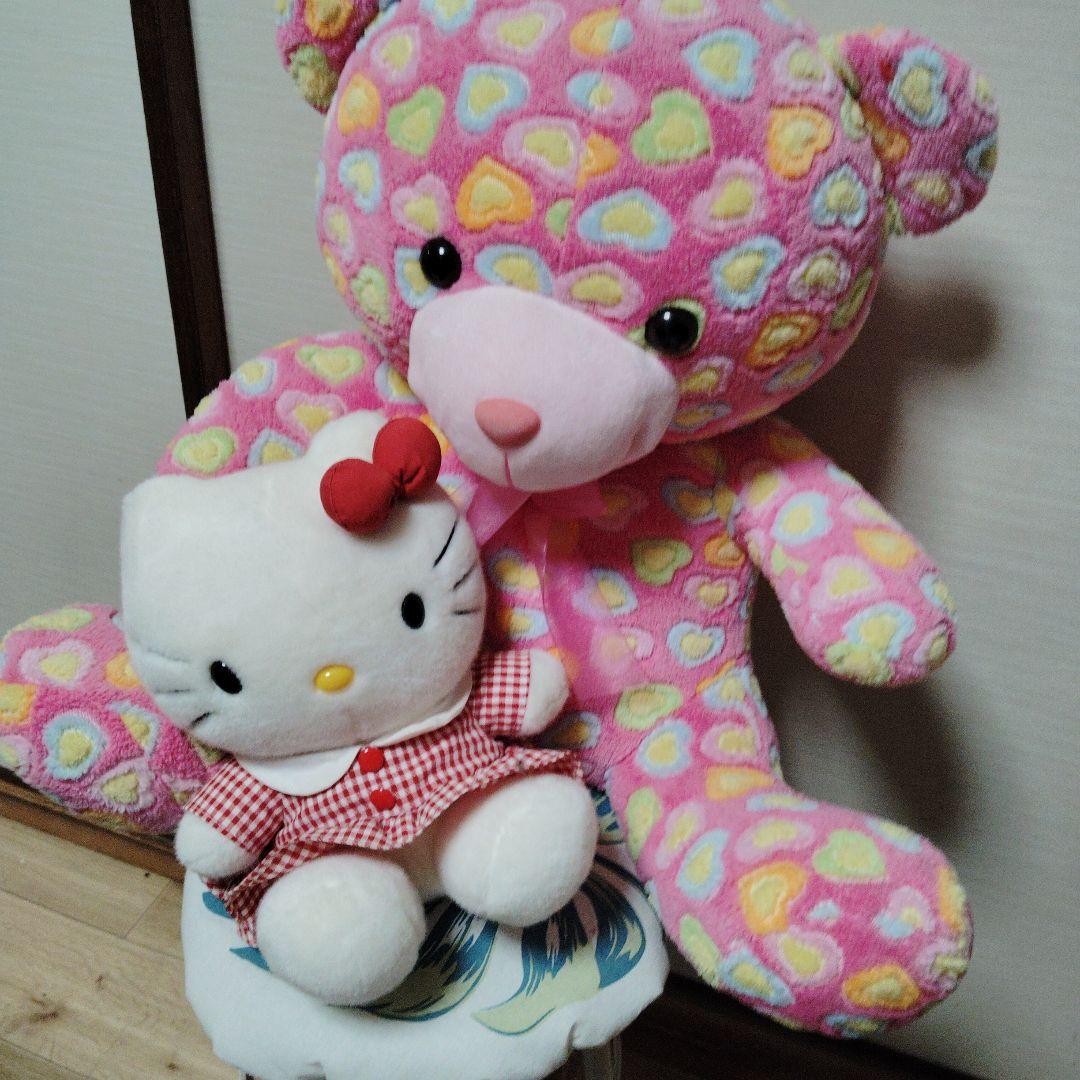 ハート模様のクマとハローキティのぬいぐるみセット