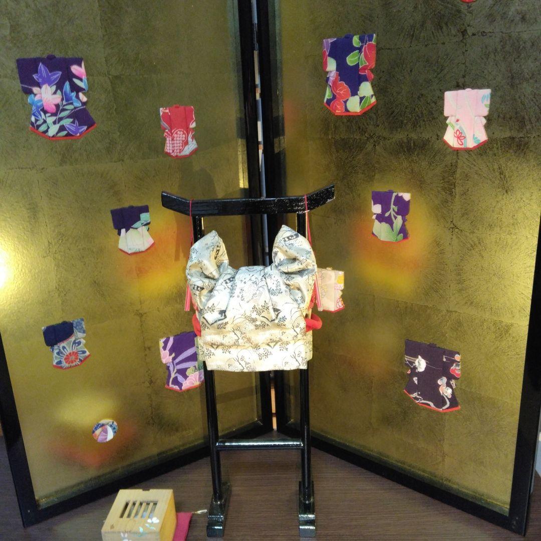 押し絵　着物尽くし　金の2曲屏風