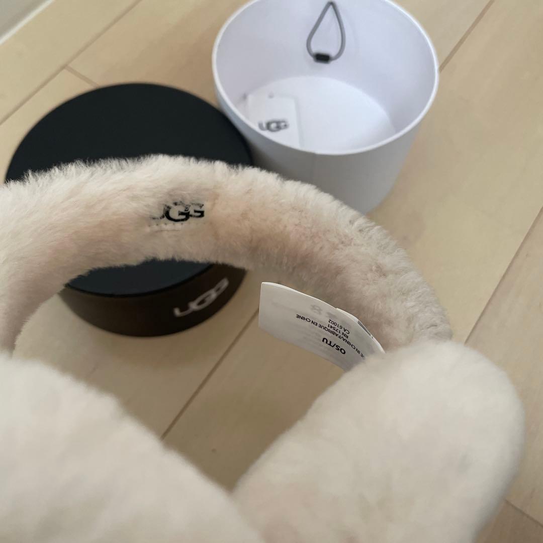 UGG シープスキン イヤーマフ ベージュ　箱あり