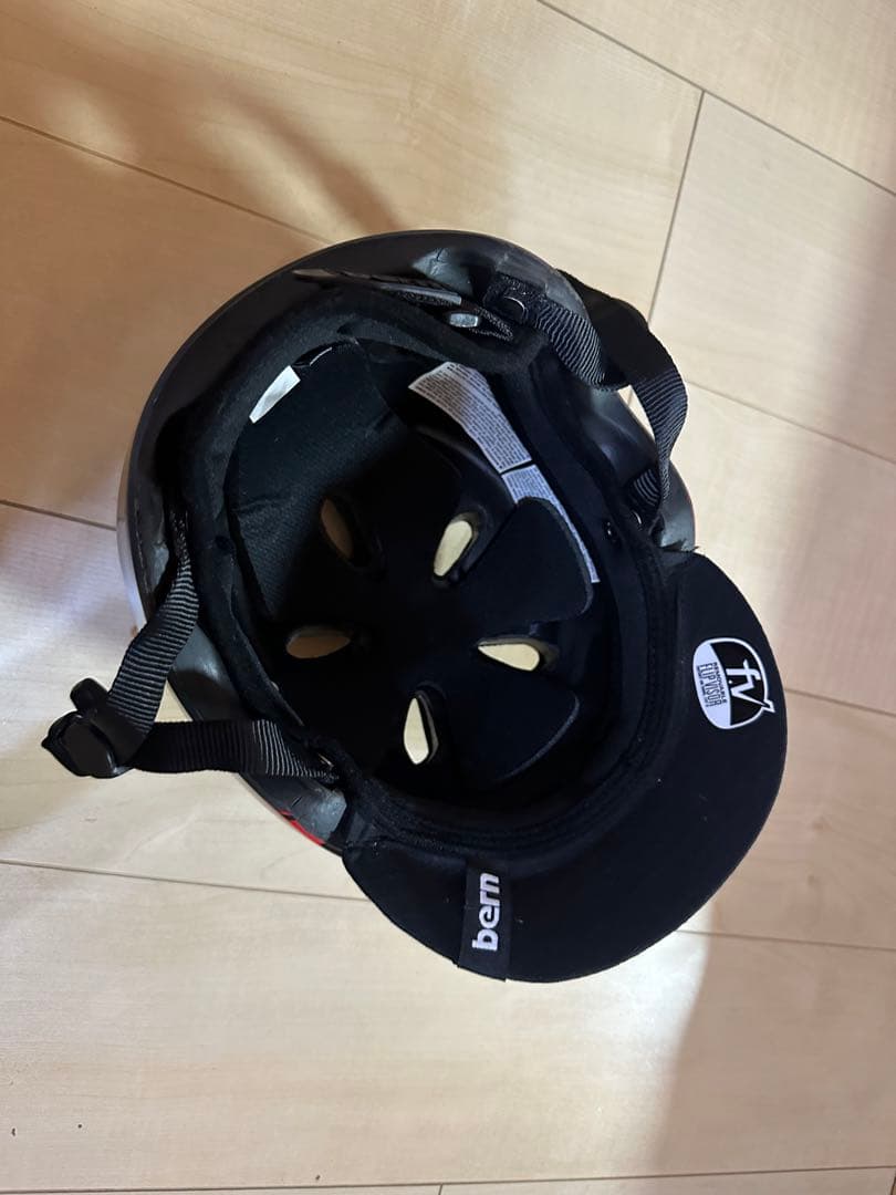 【新品】bern ヘルメット　サメ　xs-s