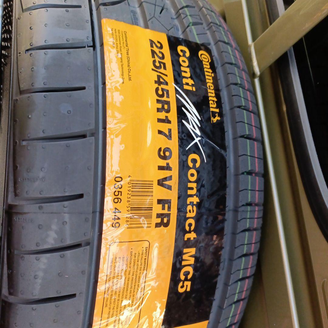 コンチネンタル　新品未使用ノーマルタイヤ2本　225/45R17　23年式