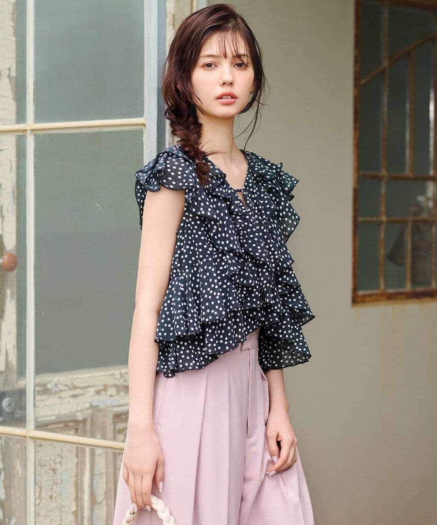 専用　完売　ココディール　新品タグ付　ラッフルフリルブラウス