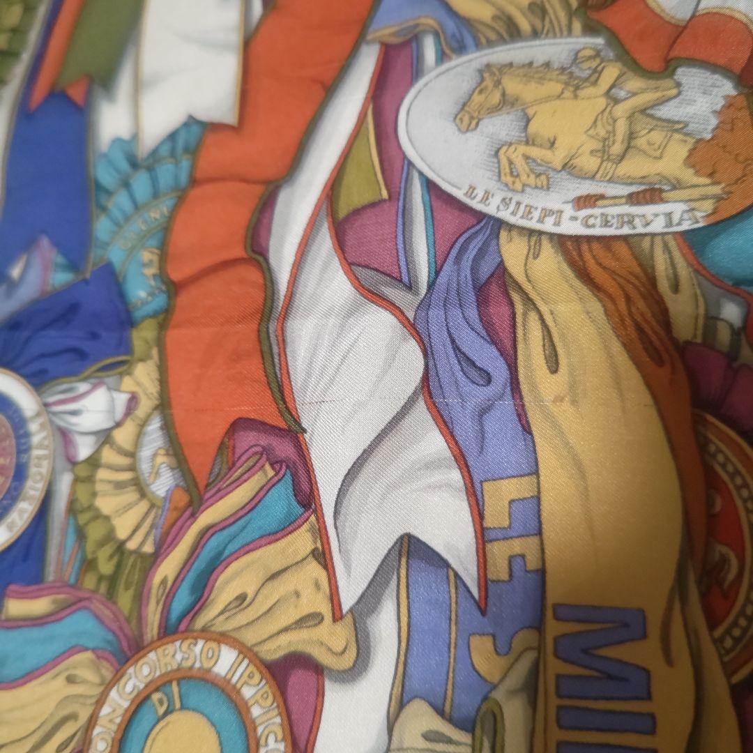 GUCCI 勲章リボンデザイン シルクスカーフ　大判