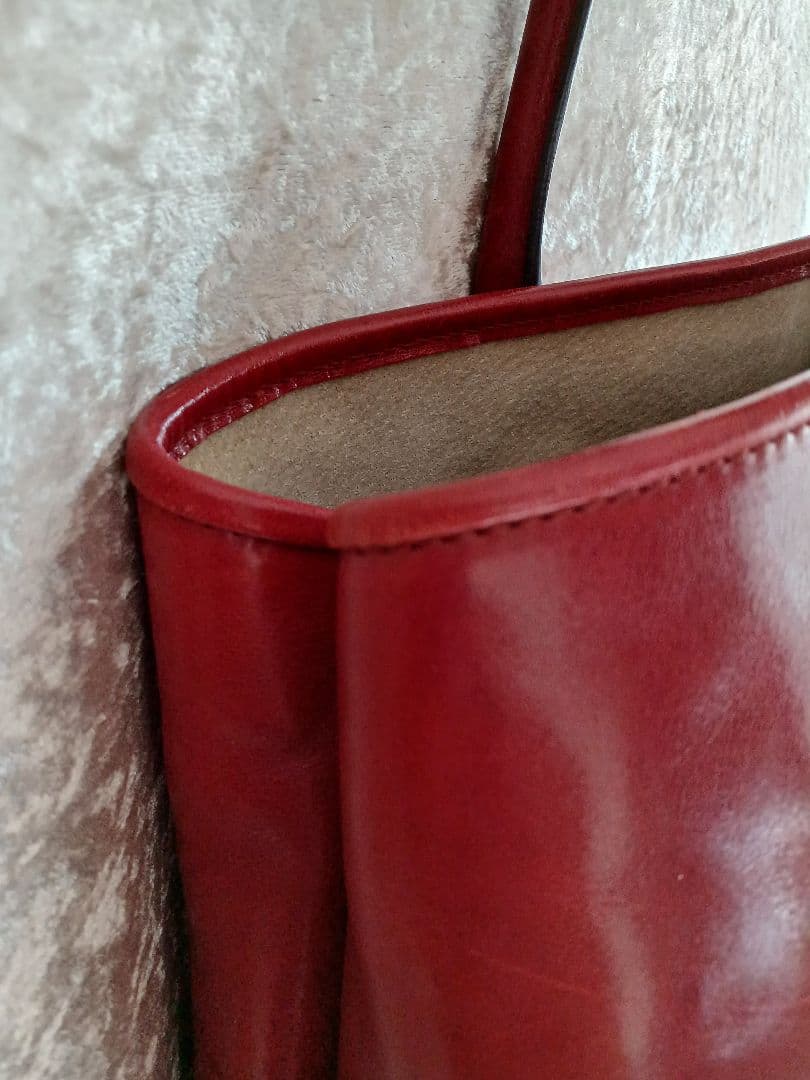 定価108000円(税込)　ペローニ　レザートート　RED　美品