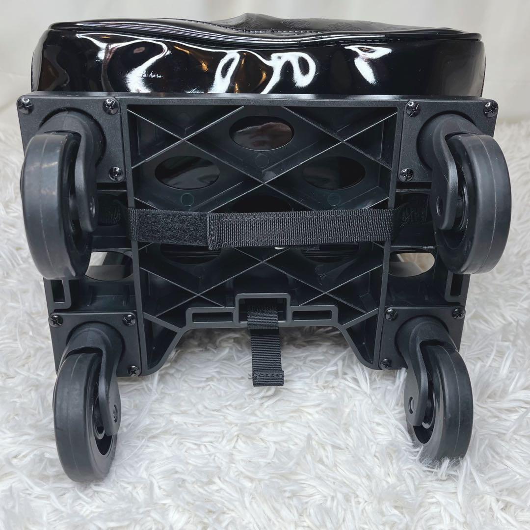 ✨新品級✨SWANY スワニー　キャリーカー　エナメル ブラック　総柄