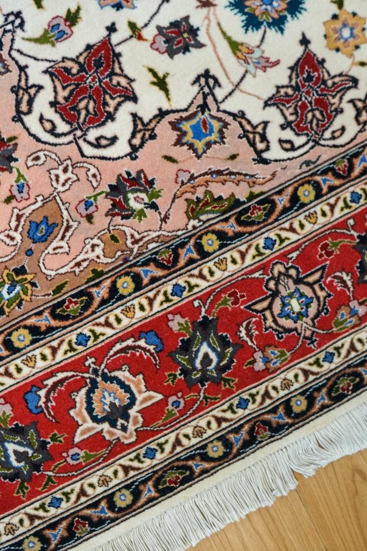 ペルシャ手織り絨毯 タブリーズ産 194×153cm