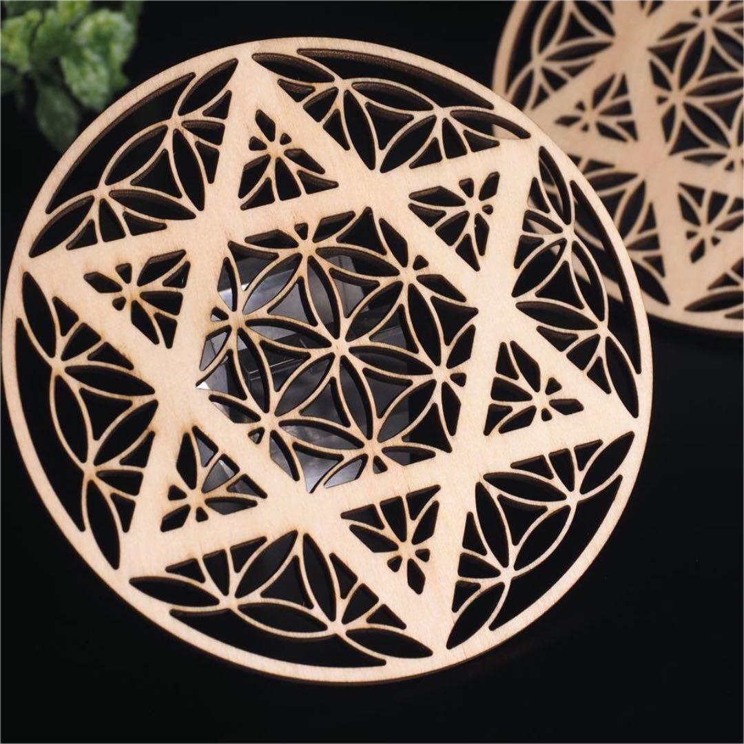 2C★特選NEW★木製☆お洒落で可愛い【北欧風デザインウッドコースター２枚】❤️