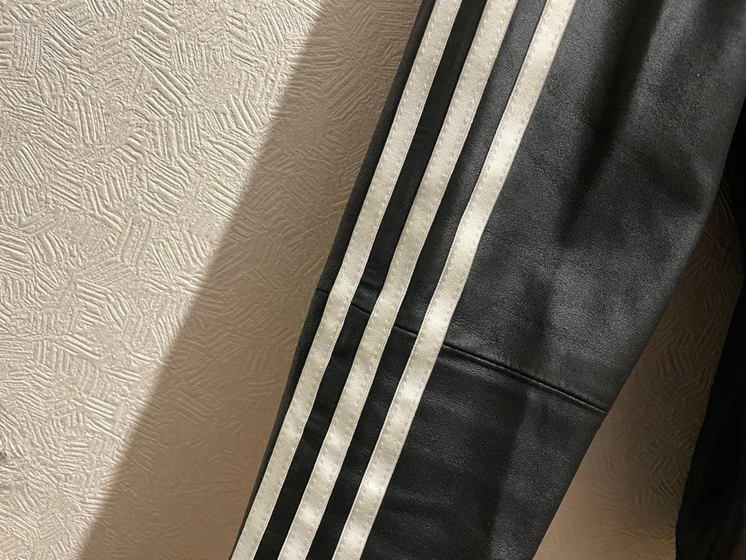 adidas トレフォイル ロゴ レザー トラック ジャケット