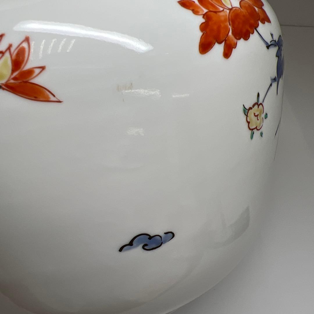 十三代酒井田柿右衛門　濁手菊牡丹文壷　共箱　最大幅約18㎝東Y7-0825⭐︎2F