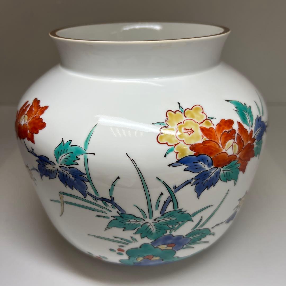 十三代酒井田柿右衛門　濁手菊牡丹文壷　共箱　最大幅約18㎝東Y7-0825⭐︎2F