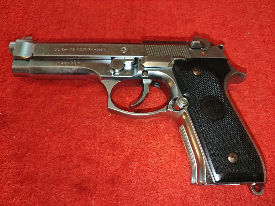 東京マルイガスガン　ベレッタ　M9 ガスガン シルバー マガジン2本付き