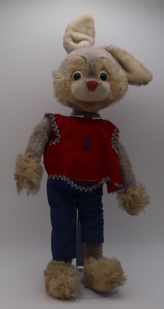 ウサギのぬいぐるみ人形