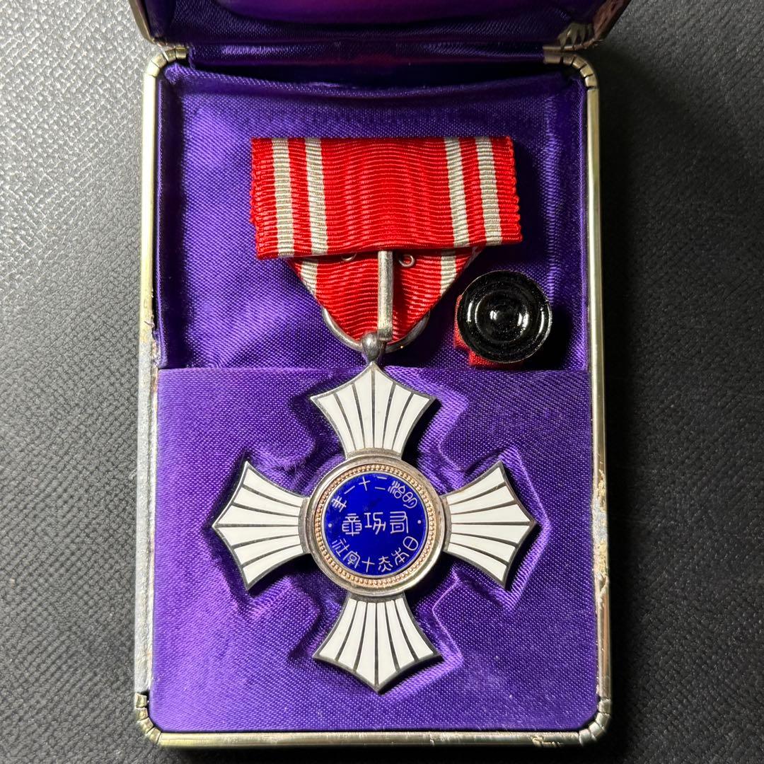 銀色有功章 日本赤十字社 昭和21年 勲章 バッチ