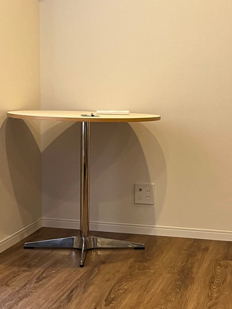 ラウンドカフェテーブル（ホワイト）