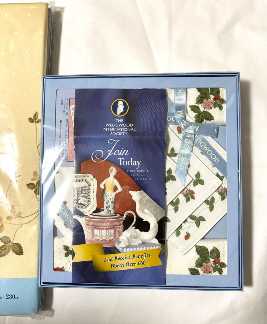 新品　ウエッジウッド　テーブルクロス　130×230㎝　ティーマット他セット