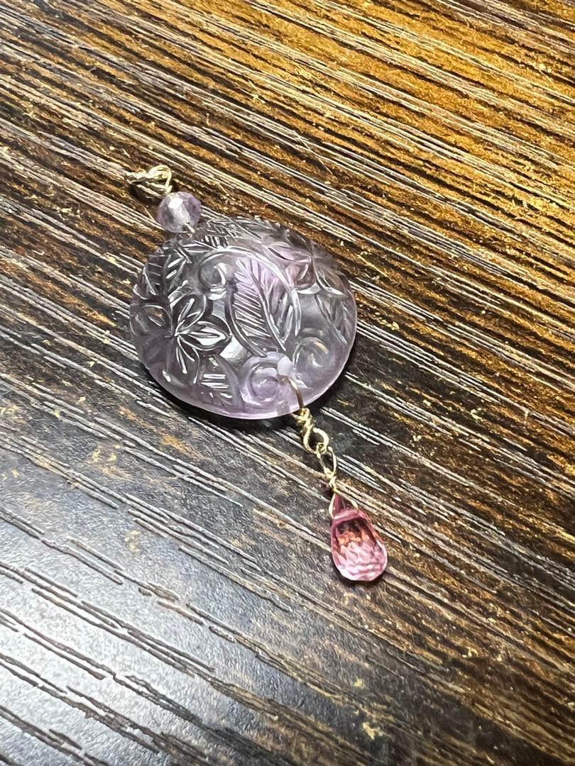 Gちゃん❤️ホワイトシェル　マーガレット　カービング　他　14kgfピアス