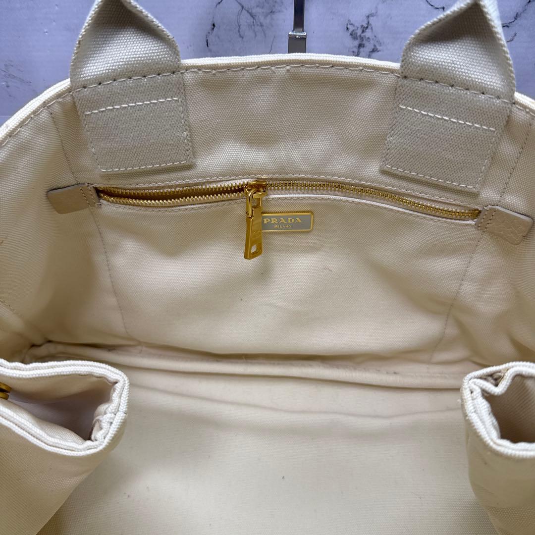 (美品)大人気、プラダ、カナパ、人気サイズ、L、人気色、ベージュ、3角プレート