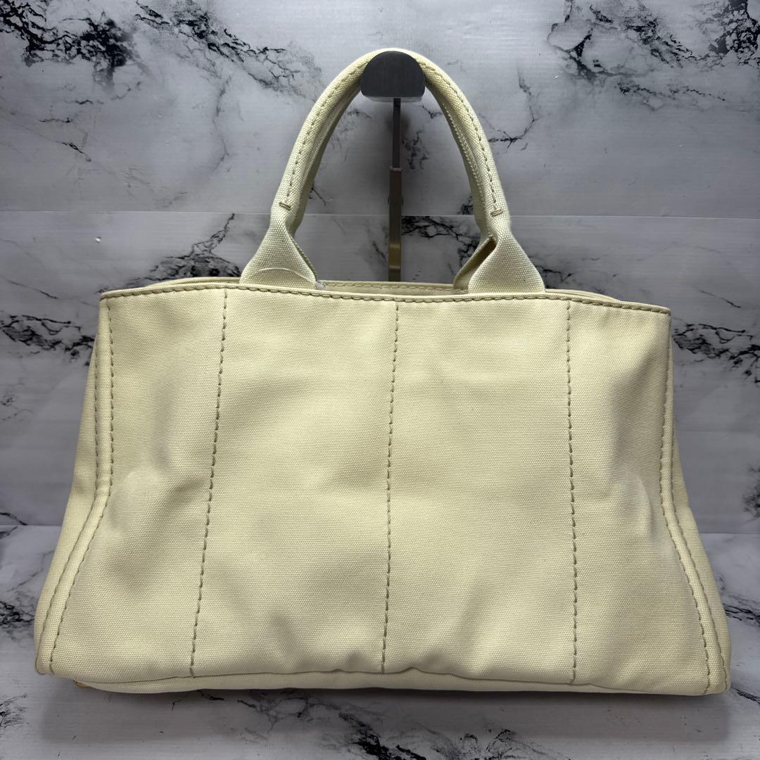 (美品)大人気、プラダ、カナパ、人気サイズ、L、人気色、ベージュ、3角プレート