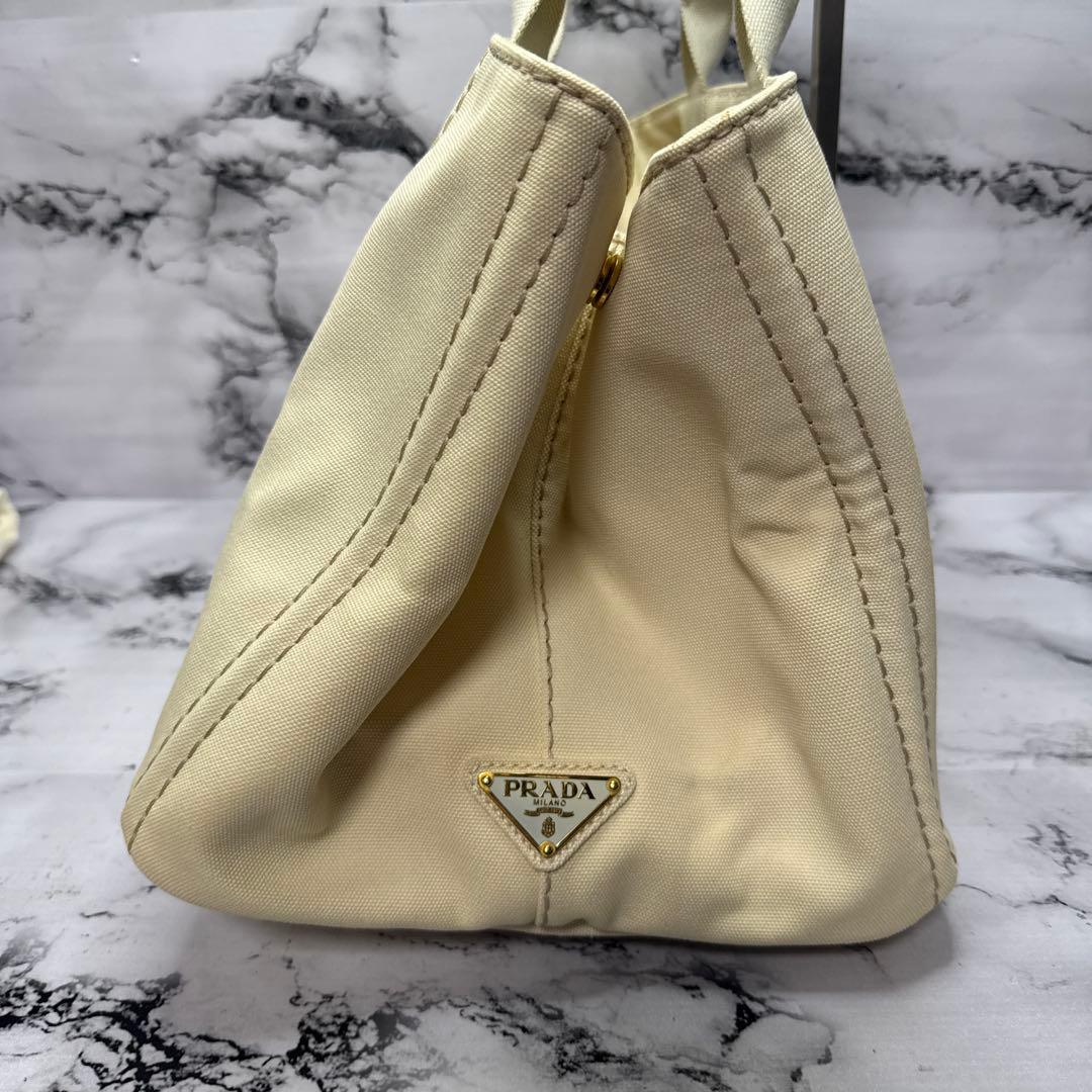 (美品)大人気、プラダ、カナパ、人気サイズ、L、人気色、ベージュ、3角プレート