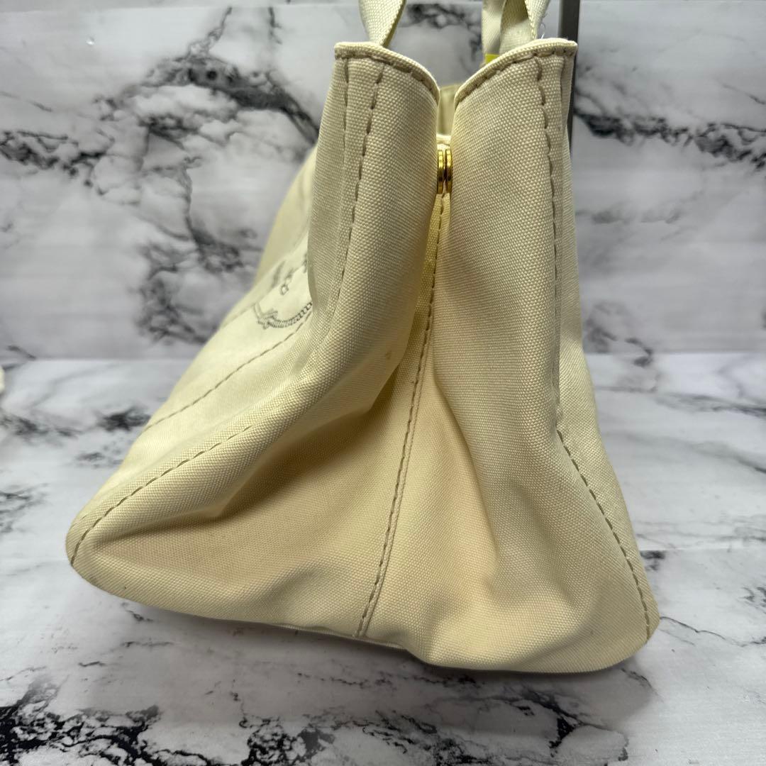 (美品)大人気、プラダ、カナパ、人気サイズ、L、人気色、ベージュ、3角プレート