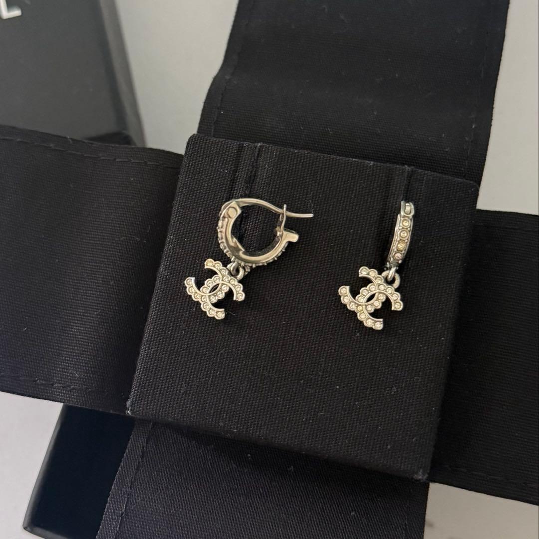 CHANEL シルバー フープピアス