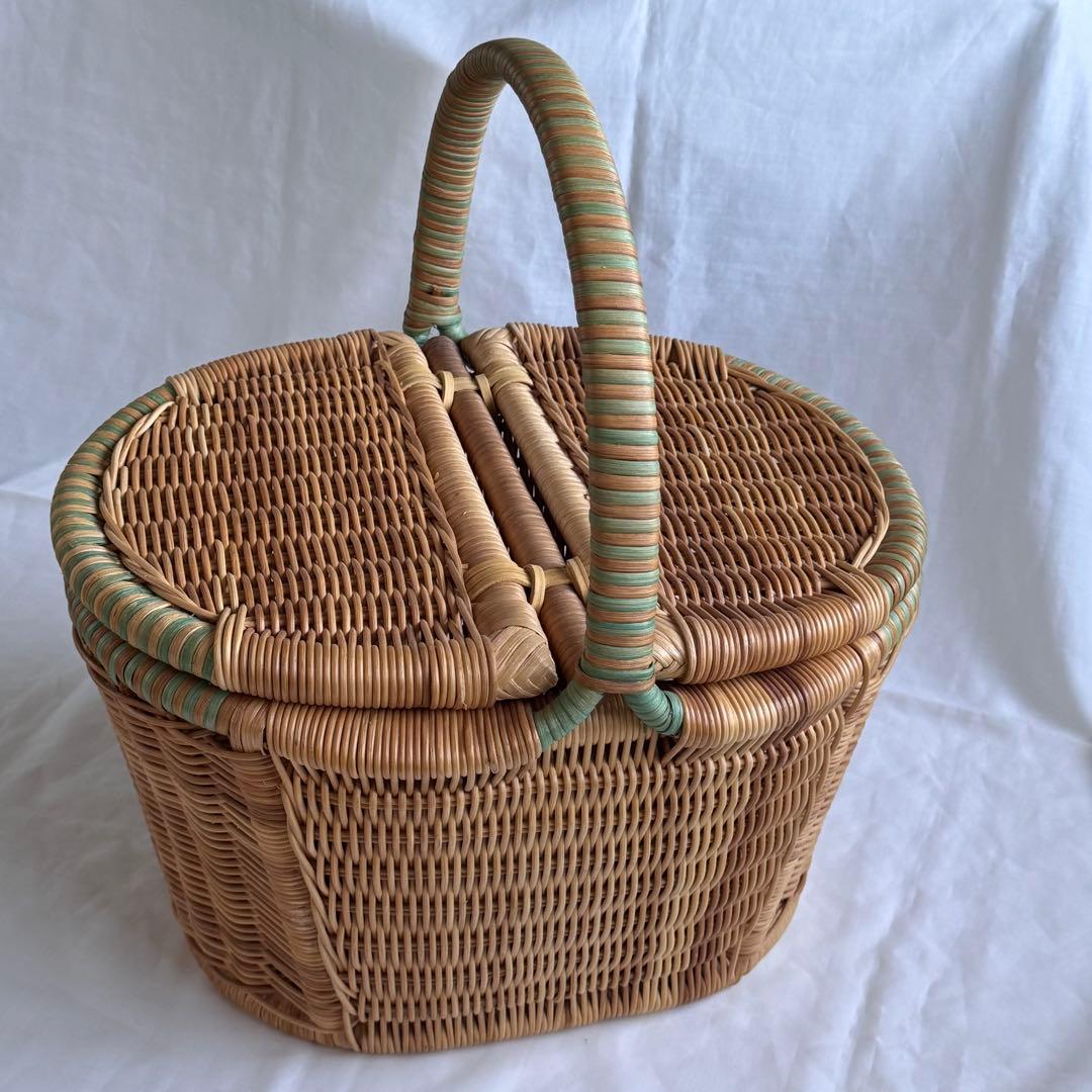 大きなふた付きオーバル型　ピクニックバスケット　ツートンカラー　モスグリーン