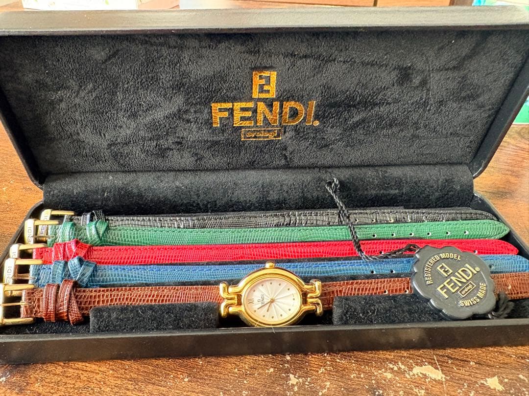 FENDI 腕時計(クォーツ) 交換用ベルト4本付き