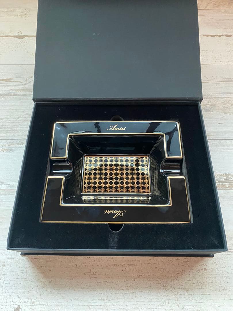 【大幅値下げ】【非売品】Amari 黒 陶器製 大きめ灰皿