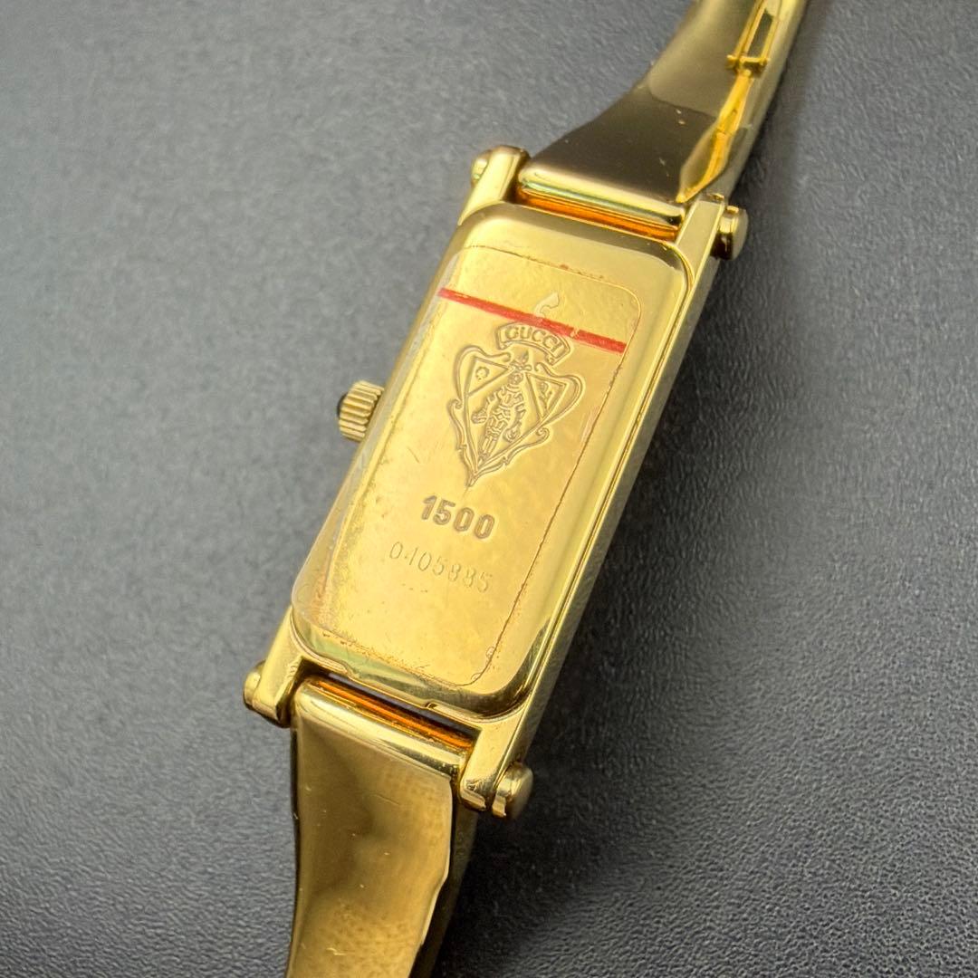GUCCI 1500 ゴールド×ブラック文字盤 バングルウォッチ