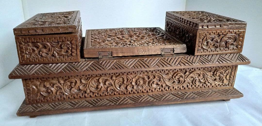 お値下げ　彫刻総仕上げ　小型鏡台　 ミニドレッサー　カガミ引き出し付き