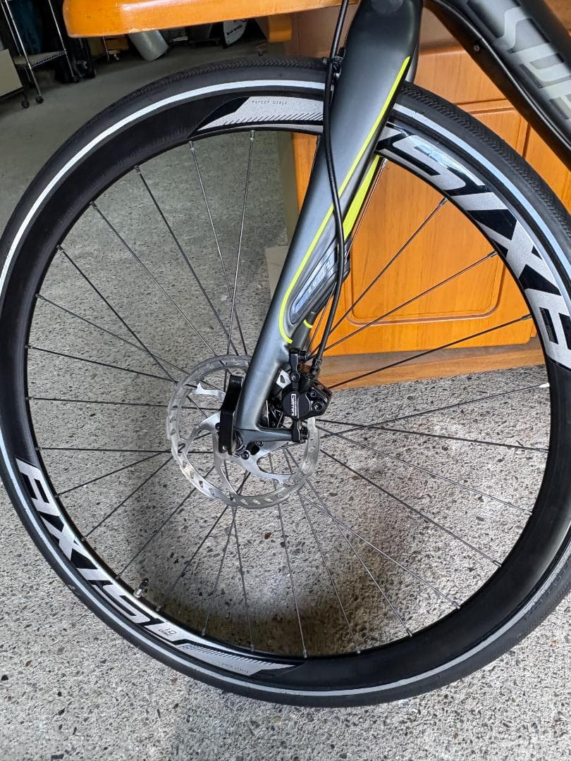 Specialized Sirrus Comp Carbon Disc（未使用）