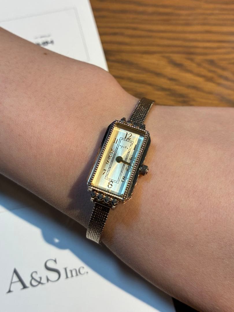 アガットエレガントなアナログ腕時計